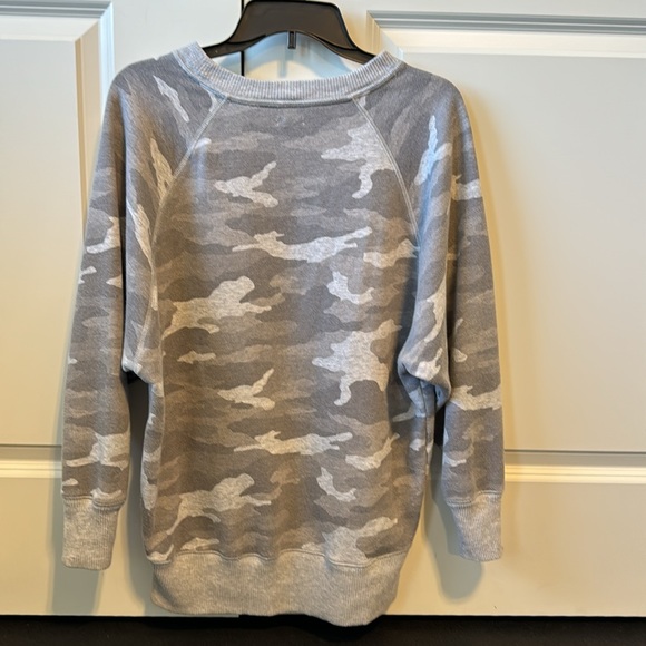 🩶Aerie gray camo oversized crew neck sweatshirt, xsmall - Picture 3 of 3